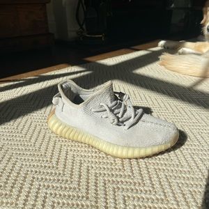Yeezy in sesame color